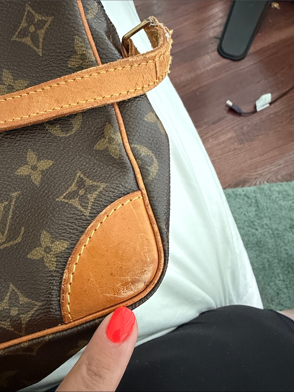 Louis Vuitton Monogram Canvas Messenger Bag with Tan Leather Trim - Picture 5 of 8